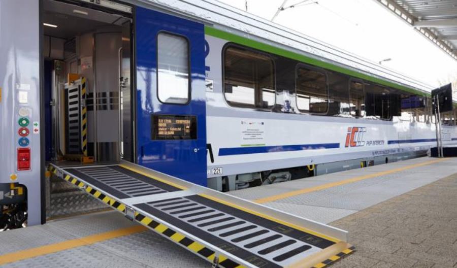 30 wagonów Combo już w taborze PKP Intercity 30 wagonów Combo już w taborze PKP Intercity