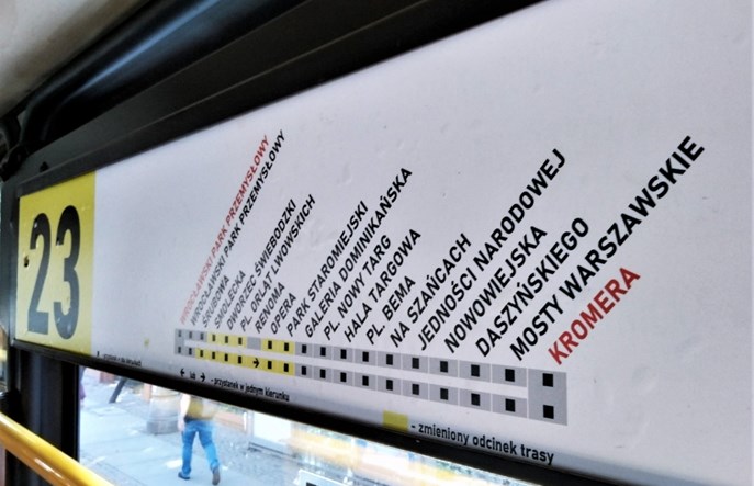 We Wrocławiu nowe tablice w starych tramwajach