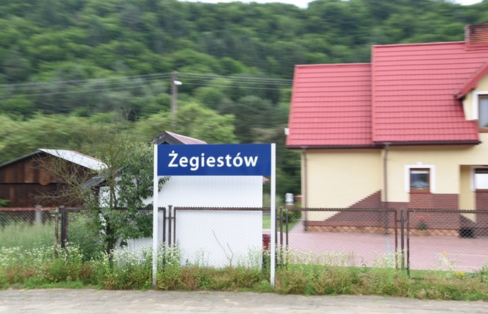 Problem na linii do Muszyny i Krynicy. Ziemia osunęła się na tory