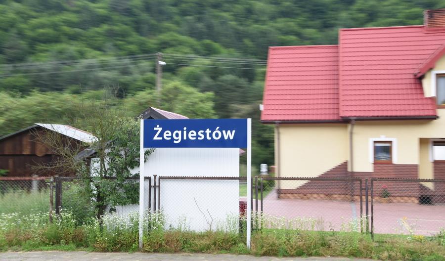 Problem na linii do Muszyny i Krynicy. Ziemia osunęła się na tory Problem na linii do Muszyny i Krynicy. Ziemia osunęła się na tory