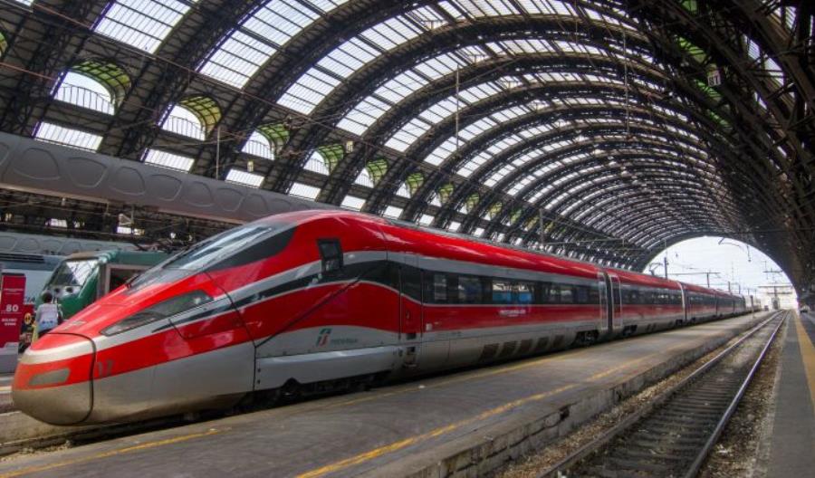 Frecciarossa w Paryżu. Koleje Włoskie chcą konkurować z francuskim Frecciarossa w Paryżu. Koleje Włoskie chcą konkurować z francuskim