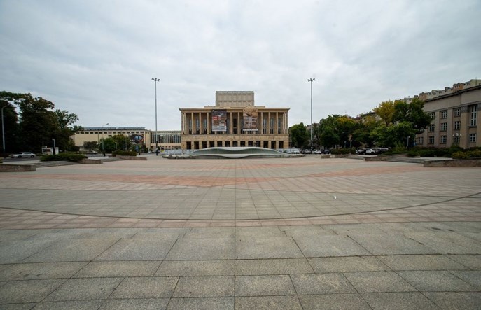Łódź walczy z betonozą na pl. Dąbrowskiego