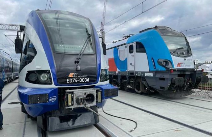 Pierwszy ED74 po modernizacji zaprezentowany na Trako