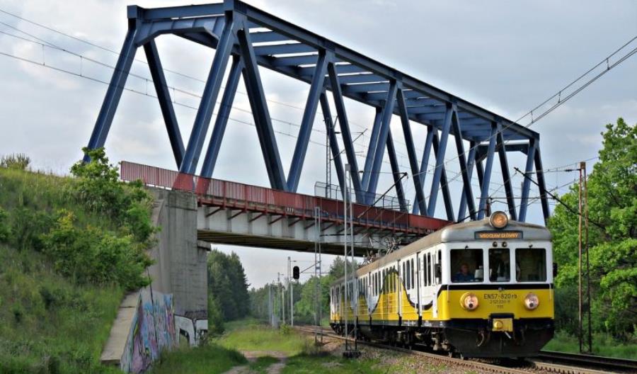 250 km/h na CMK? Spółki PLK walczą między sobą 250 km/h na CMK? Spółki PLK walczą między sobą