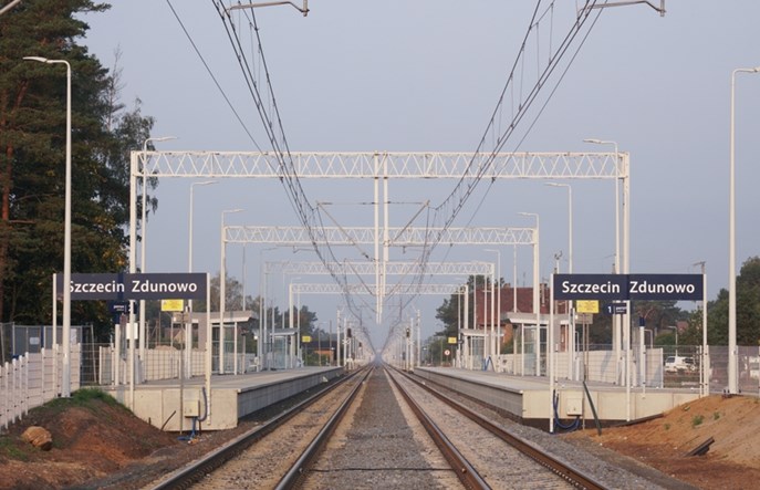 Są nowe perony między Szczecinem a Stargardem. Są też opóźnienia przy modernizacji E59
