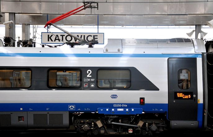 Mniej Pendolino z Katowic do Warszawy. Do Kołobrzegu w trakcji podwójnej