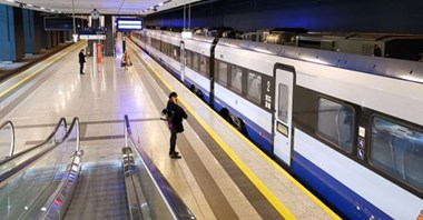Mało pociągów z Łodzi do Warszawy. „Trwają remonty” 