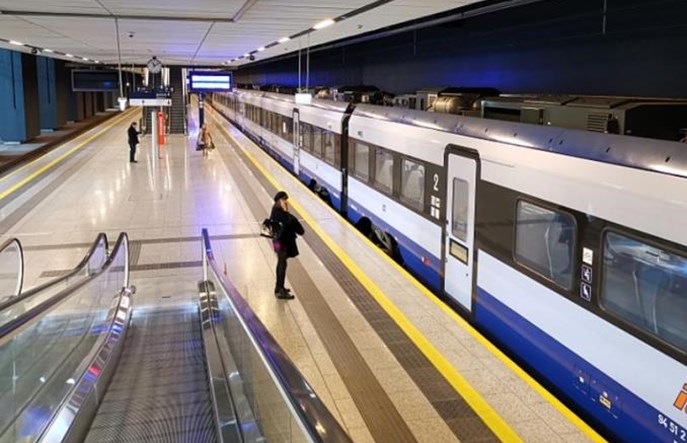 Mało pociągów z Łodzi do Warszawy. „Trwają remonty” 