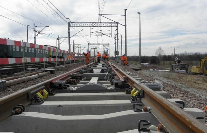 PLK zamawia rozjazdy na 250 km/h dla CMK