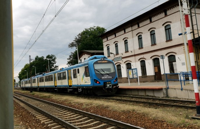Koleje Śląskie liczą na tańszy prąd dzięki odnawialnym źródłom energii 