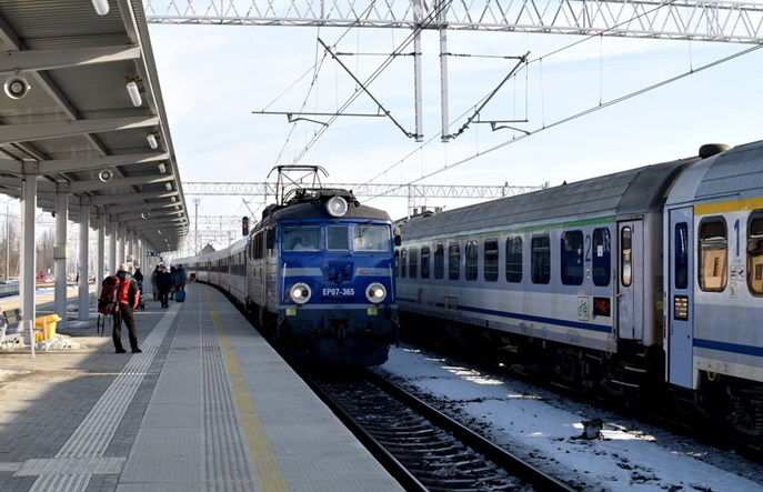 Bez skrócenia czasu przejazdu między Warszawą a Poznaniem. Gdzie toczą się prace?