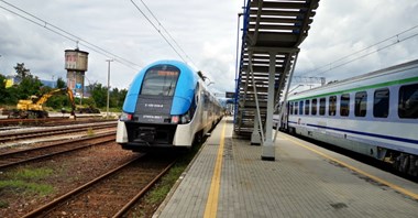 Rozkomunikowane pociągi Kolei Śląskich i Polregio w Żywcu. „Będą zmiany” 