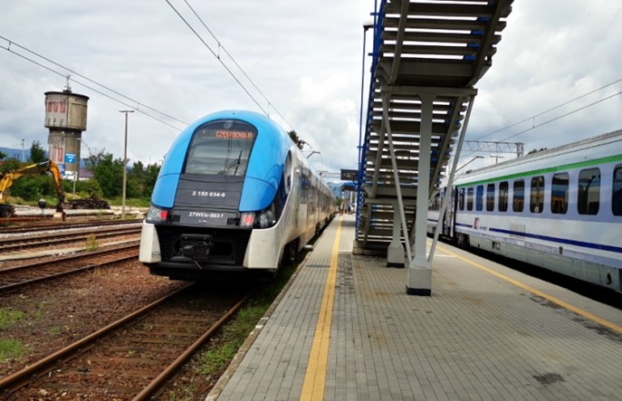 Rozkomunikowane pociągi Kolei Śląskich i Polregio w Żywcu. „Będą zmiany” 