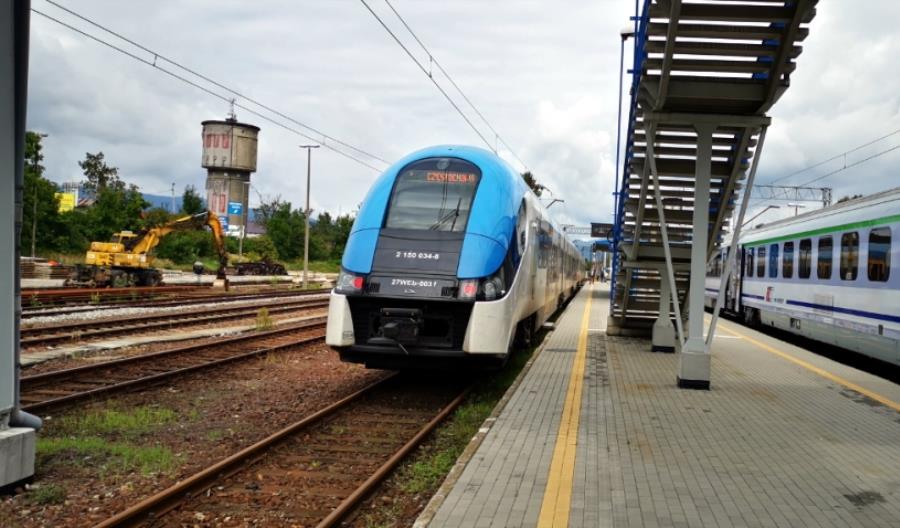Rozkomunikowane pociągi Kolei Śląskich i Polregio w Żywcu. „Będą zmiany” 