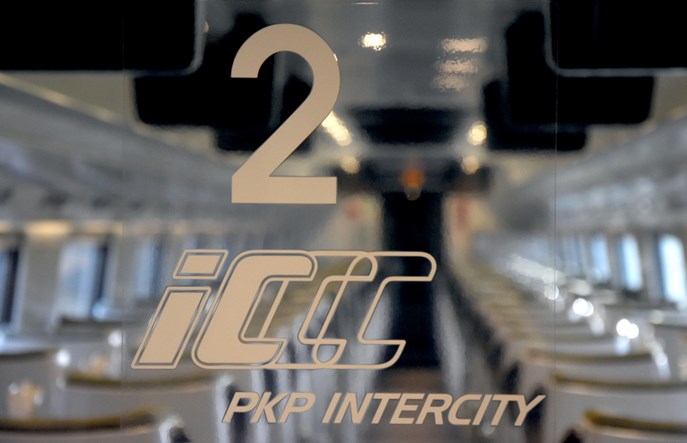Ograniczenie liczby miejsc w PKP Intercity. Operator czeka na szczegóły od rządu