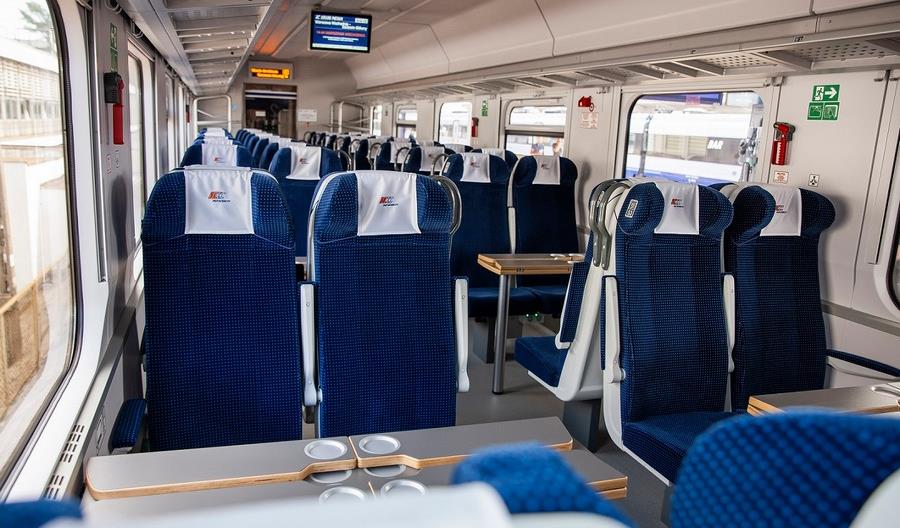 Kolejne bezprzedziałowe wagony po modernizacji w taborze PKP Intercity Kolejne bezprzedziałowe wagony po modernizacji w taborze PKP Intercity