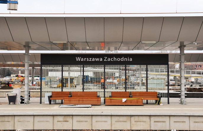 Otwierają pierwszy nowy peron i fragment kładki na Warszawie Zachodniej