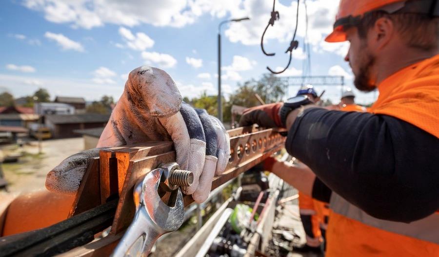 Elektryfikacja linii 71. Korzystają z niej przewoźnicy towarowi i PKP Intercity Elektryfikacja linii 71. Korzystają z niej przewoźnicy towarowi i PKP Intercity