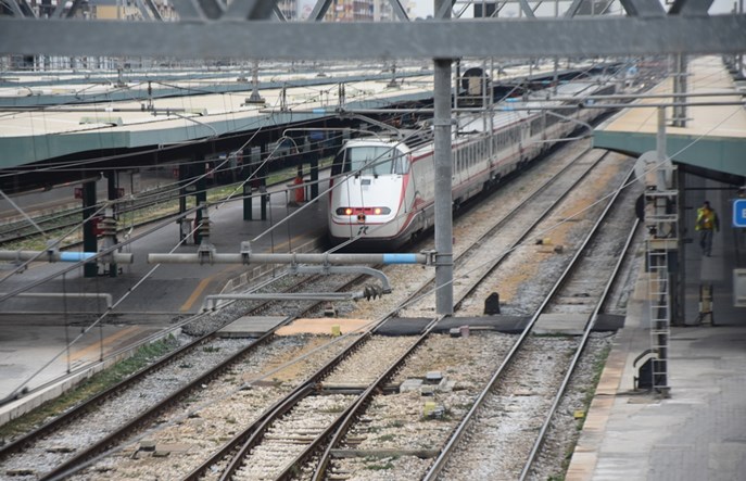 Koronawirus ogranicza ofertę kolejową we Włoszech