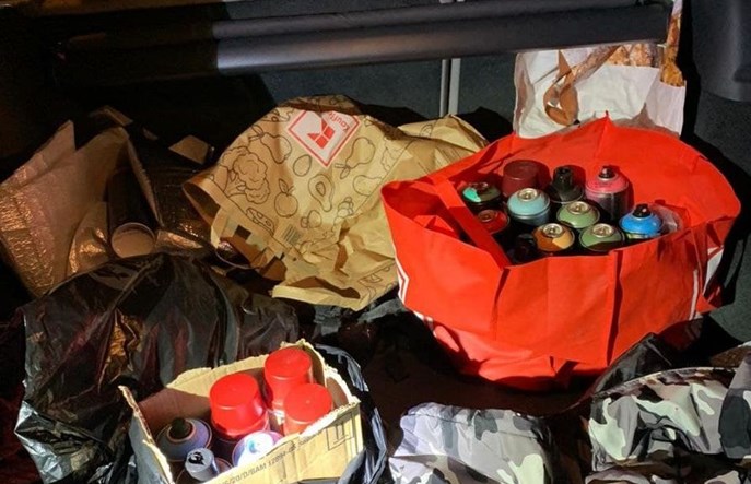 Najstarszy EN57 "Babcia" ofiarą graficiarza. Policja ujęła go tej samej nocy