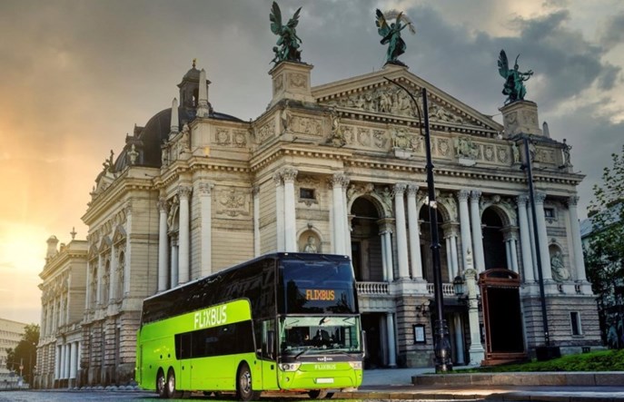 FlixBus uruchamia dodatkowe autobusy, Panek wysyła auta, a... Ecolines podnosi ceny