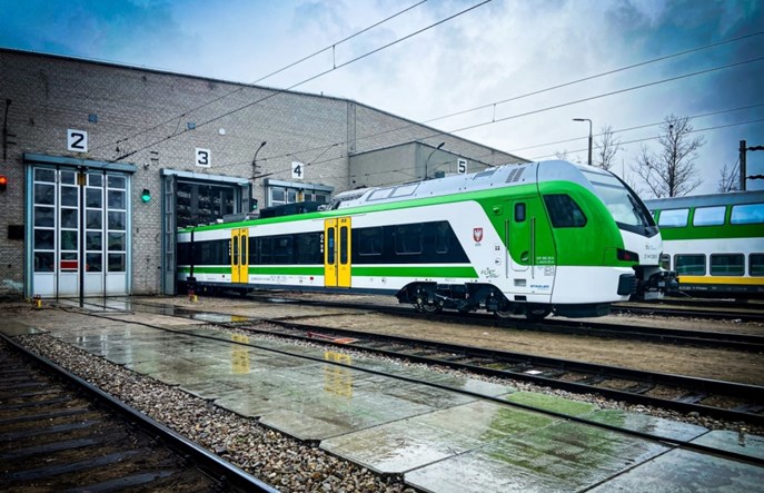 Polska kolej solidarna z Ukrainą. Bezpłatne przejazdy u kolejnych przewoźników (aktualizacja)