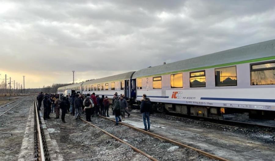 Polski pociąg humanitarny dotarł na Ukrainę. Będą wahadłowe połączenia do Mościsk