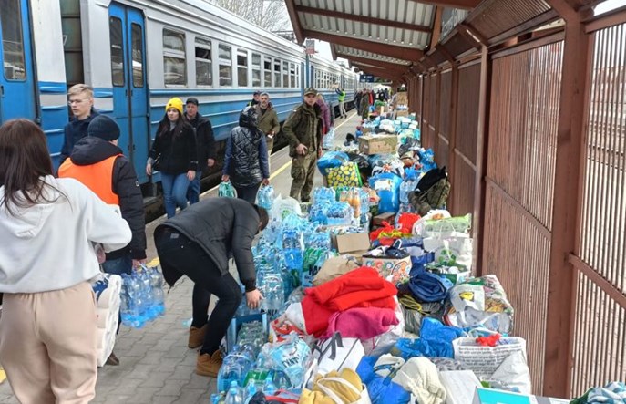 Przemyśl wysyła pomoc w pociągach powrotnych na Ukrainę