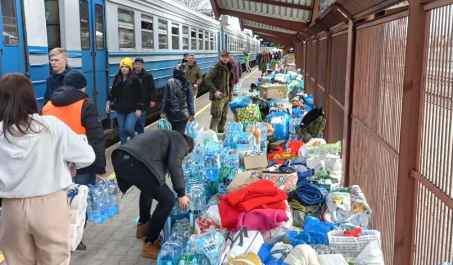 Przemyśl wysyła pomoc w pociągach powrotnych na Ukrainę Przemyśl wysyła pomoc w pociągach powrotnych na Ukrainę