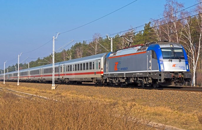 Szefernaker: Niemcy poprosili o wstrzymanie pociągów specjalnych z Polski