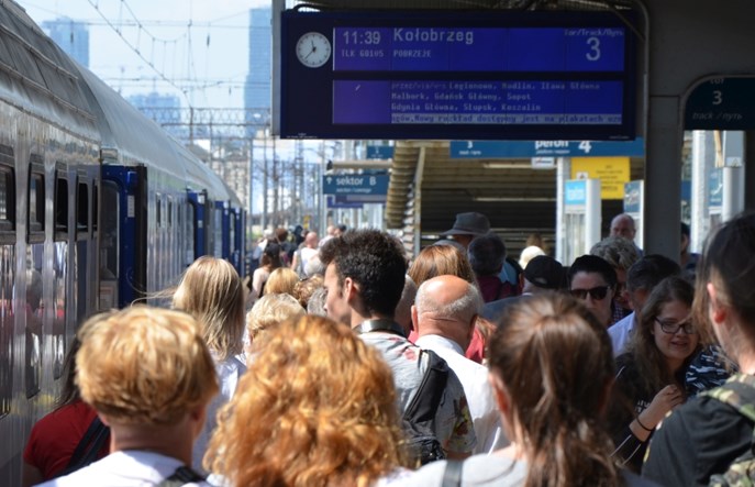 PKP PLK podsumowuje wielką awarię. 1,3 tys. pociągów opóźnionych. Kwestia odszkodowań otwarta