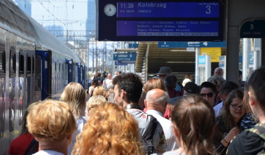 PKP PLK podsumowuje wielką awarię. 1,3 tys. pociągów opóźnionych. Kwestia odszkodowań otwarta