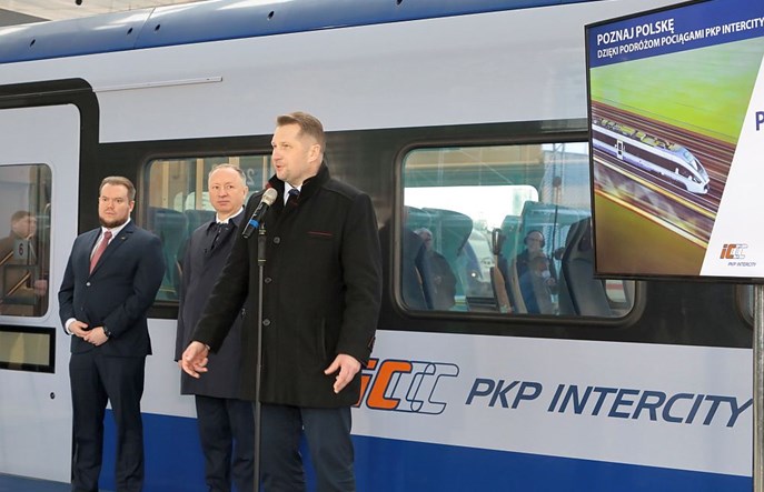 MEiN zachęca wycieczki szkolne do korzystania z kolei