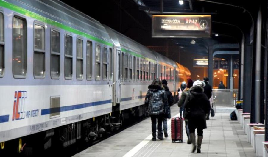 Nowe zasady podróży pociągami PKP Intercity dla uchodźców z Ukrainy Nowe zasady podróży pociągami PKP Intercity dla uchodźców z Ukrainy