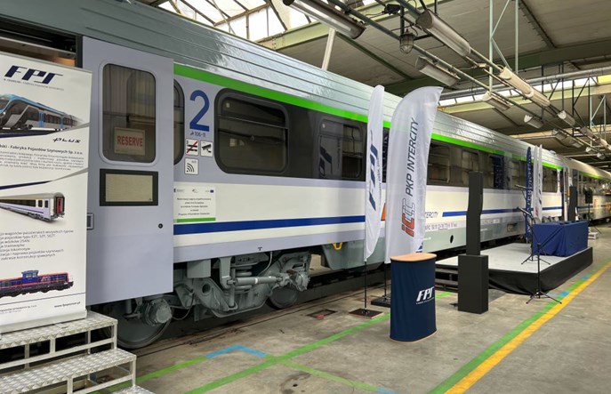FPS z umową na modernizację 90 wagonów PKP Intercity