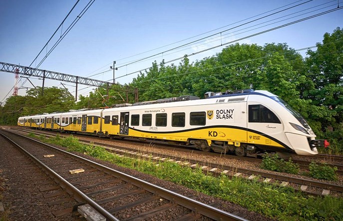 Wracają sezonowe pociągi Kolei Dolnośląskich do Skalnego Miasta 