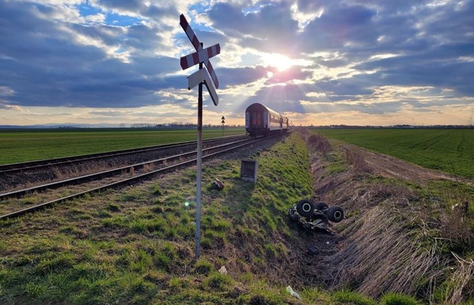 11-latek jadący quadem wjechał w przejeżdżający pociąg
