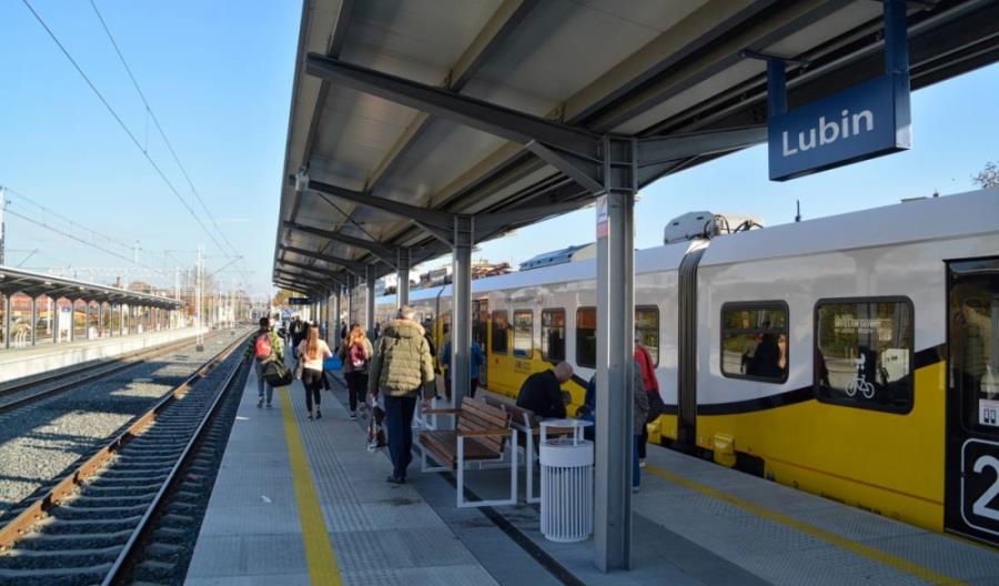 PLK informuje o przygotowaniach do świątecznego szczytu przewozowego PLK informuje o przygotowaniach do świątecznego szczytu przewozowego