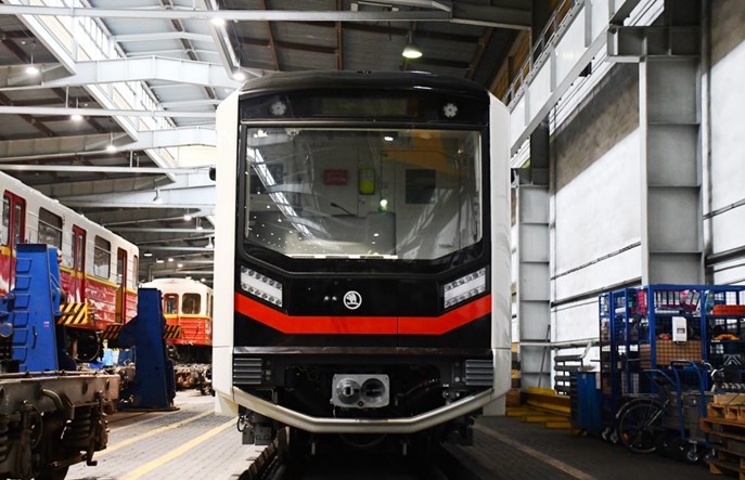 Metro: Varsovia z czasowym świadectwem dopuszczenia. Ale pasażerów jeszcze wozić nie może