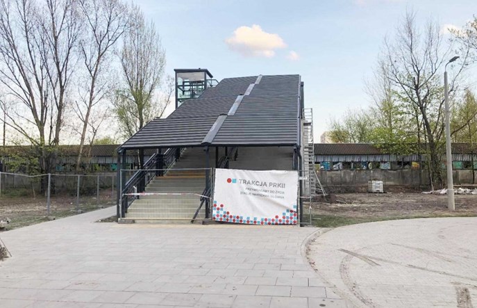 Kładka na Warszawie Głównej. Wykonawca musi dobudować pasy