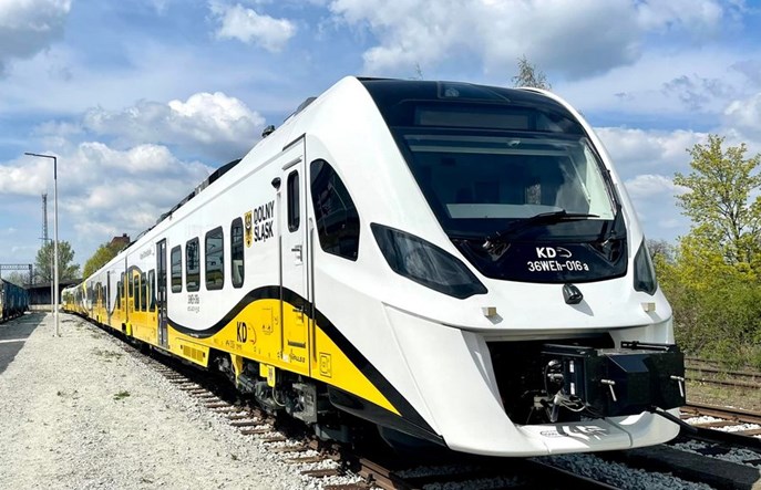 Koleje Dolnośląskie mają już wszystkie zamówione hybrydy z Newagu