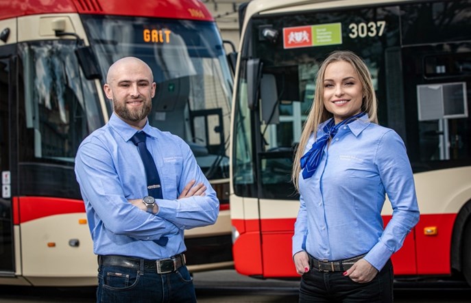 Nowe stroje służbowe gdańskich motorniczych i kierowców