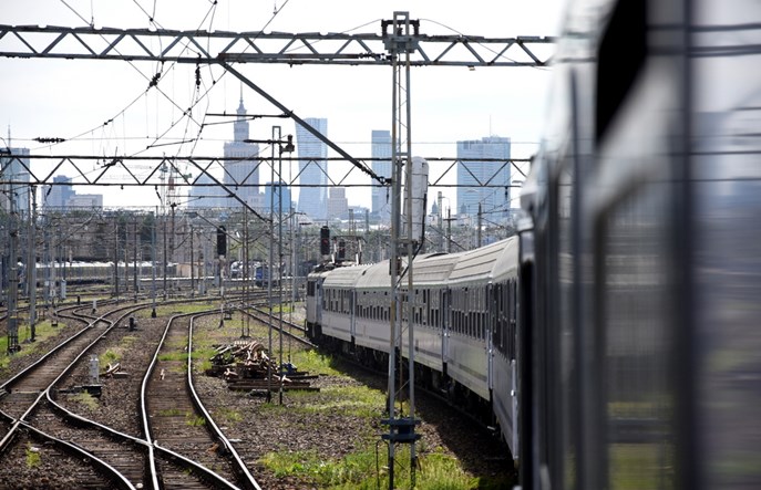 Poranny kolejowy chaos w Warszawie. Informacja dla pasażerów słaba [aktualizacja]