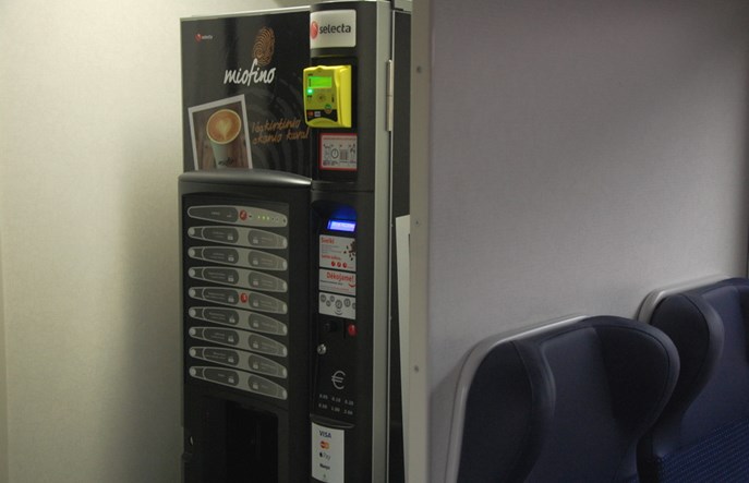 PKP Intercity zamawia automaty do przekąsek i napojów. Będą w wagonach Combo