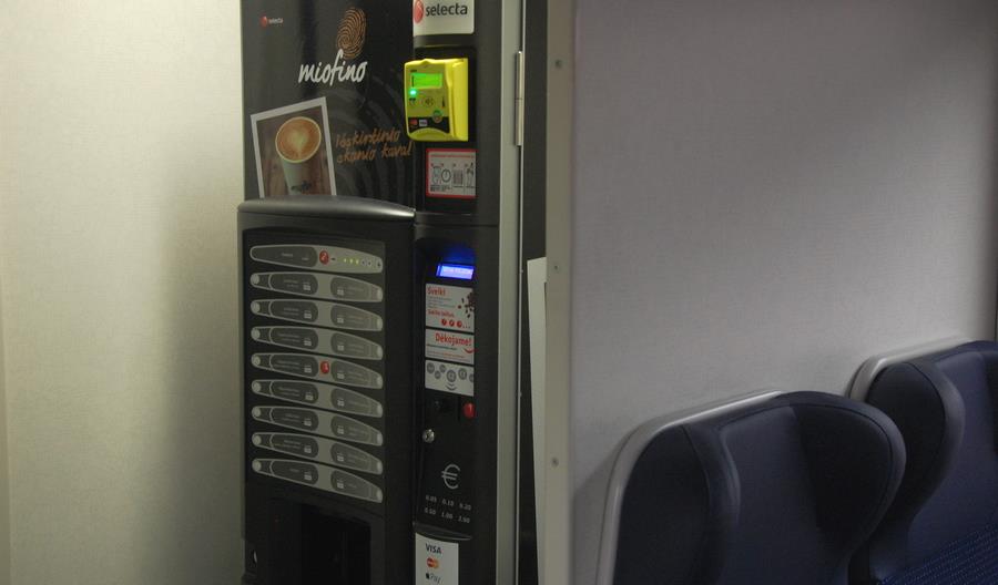 PKP Intercity zamawia automaty do przekąsek i napojów. Będą w wagonach Combo