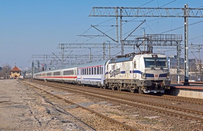 Kolej przewiozła dwa razy więcej pasażerów niż przed rokiem