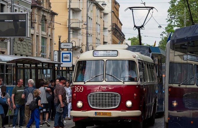 Autobus zwany ogórkiem