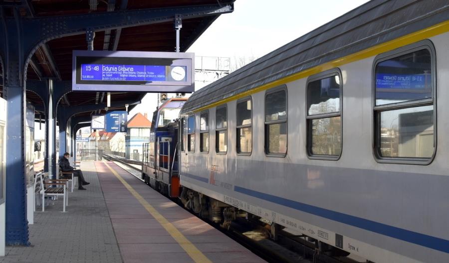 Odwołane pociągi i autobus z wybitą szybą. Gorzowianie nie mają łatwo Odwołane pociągi i autobus z wybitą szybą. Gorzowianie nie mają łatwo