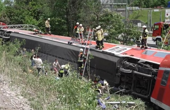 Katastrofa piętrowego pociągu w Niemczech. Są zabici i ranni [aktualizacja]