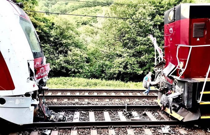 Wczoraj w Słowacji doszło do zderzenia pociągu pasażerskiego z lokomotywą